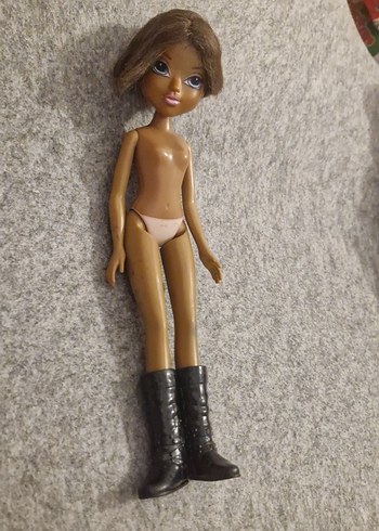 Beden Renk Kahverengi Tenli Bratz Bebek Siyah Çizme ile