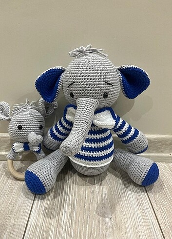 Amigurumi fil oyuncak