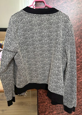 Gri Yılan Desenli Triko Hırka - Görsel 3