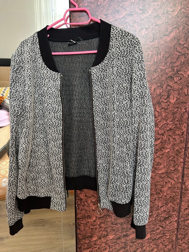 Gri Yılan Desenli Triko Hırka - Görsel 2