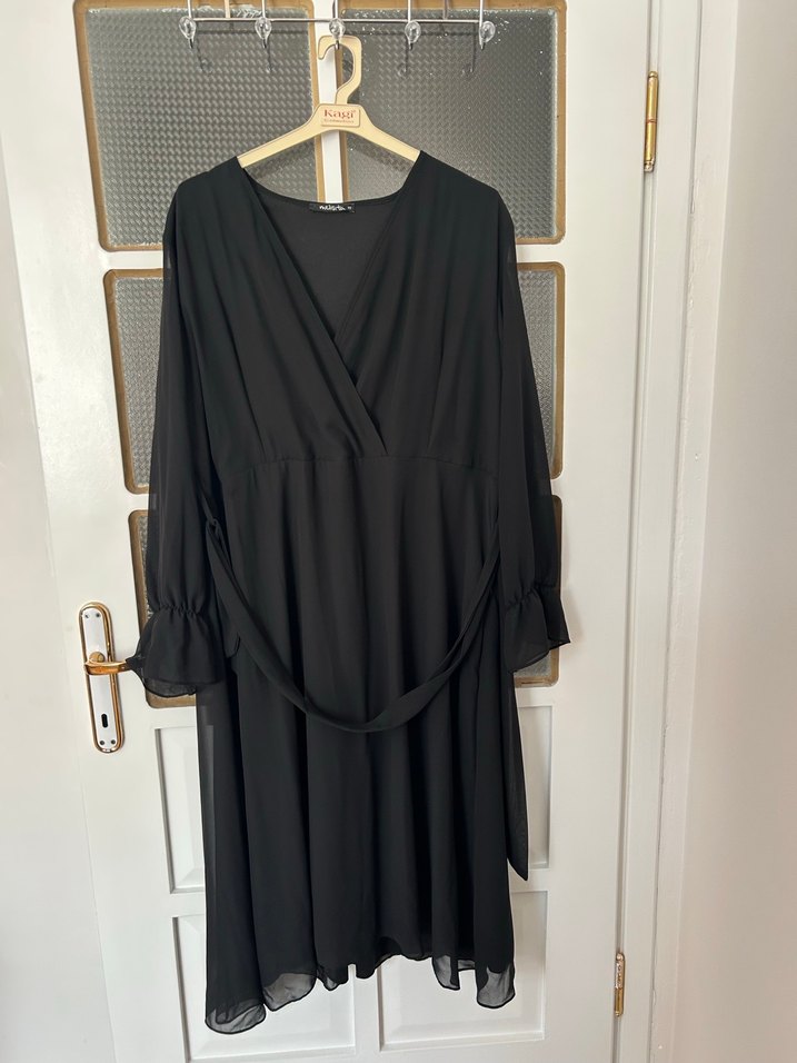 Siyah V Yaka Uzun Kollu Salaş Büyük Beden Uzun Elbise - Görsel 2