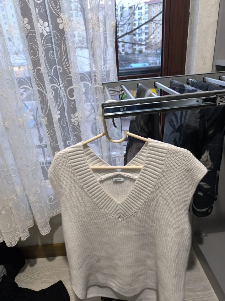 V Yaka Beyaz Triko Kadın Süveter - Görsel 2