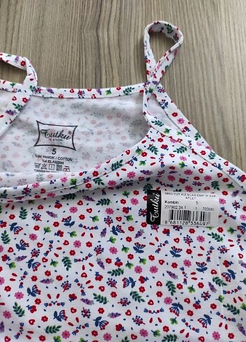 Desenli kız çocuk atlet  - Görsel 2