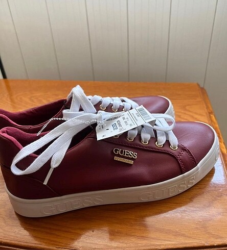 Guess sneaker