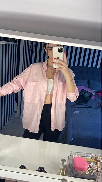 Pembe gömlek