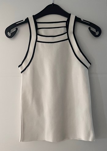 Halter Yakalı Beyaz Kadın Askılı