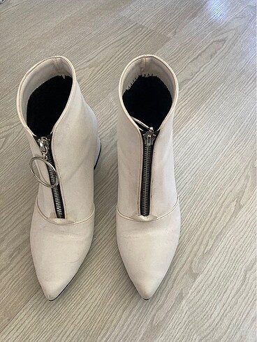 Beyaz bootie