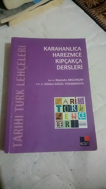 Tarihi Türk Lehçeleri kitabı 