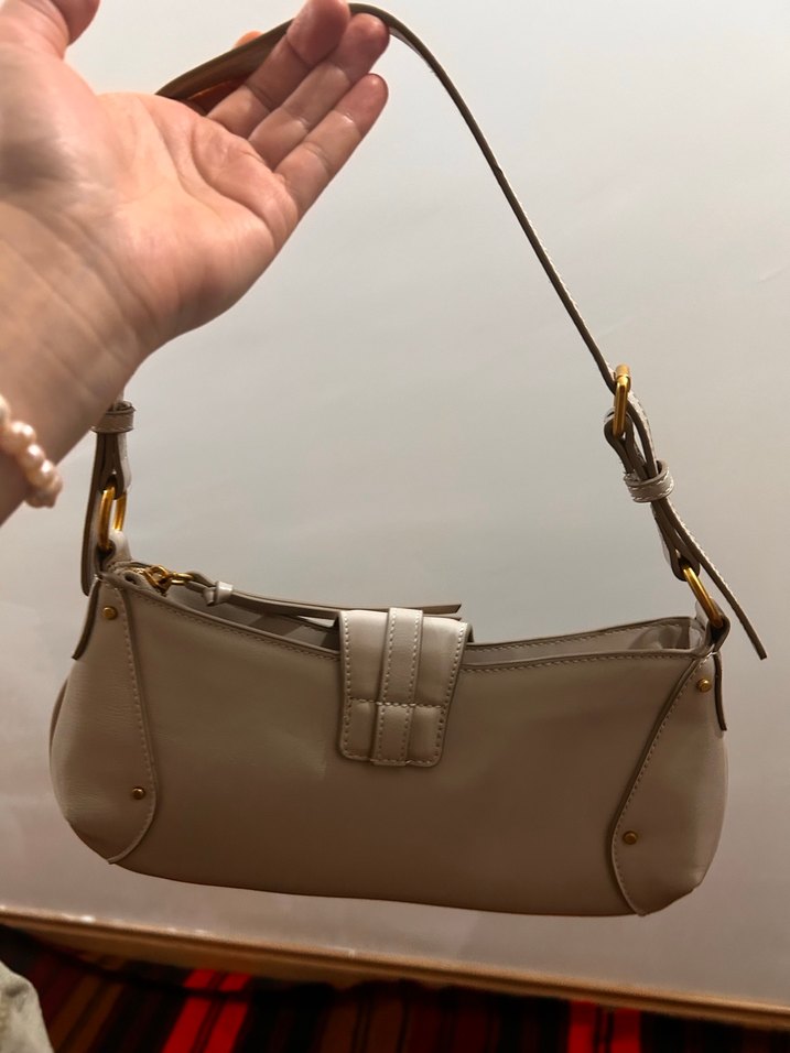 MANGO Gri Deri Karabina Detaylı Omuz Çantası - Görsel 5