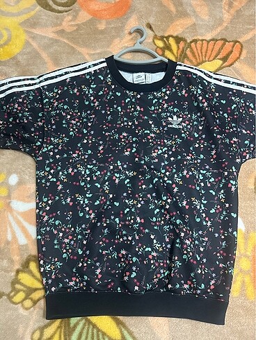 Adidas Sweatshirt