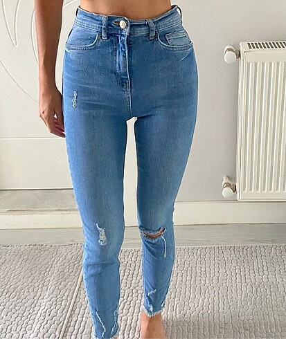 LC Waikiki Yırtık yüksek bel kot pantolon