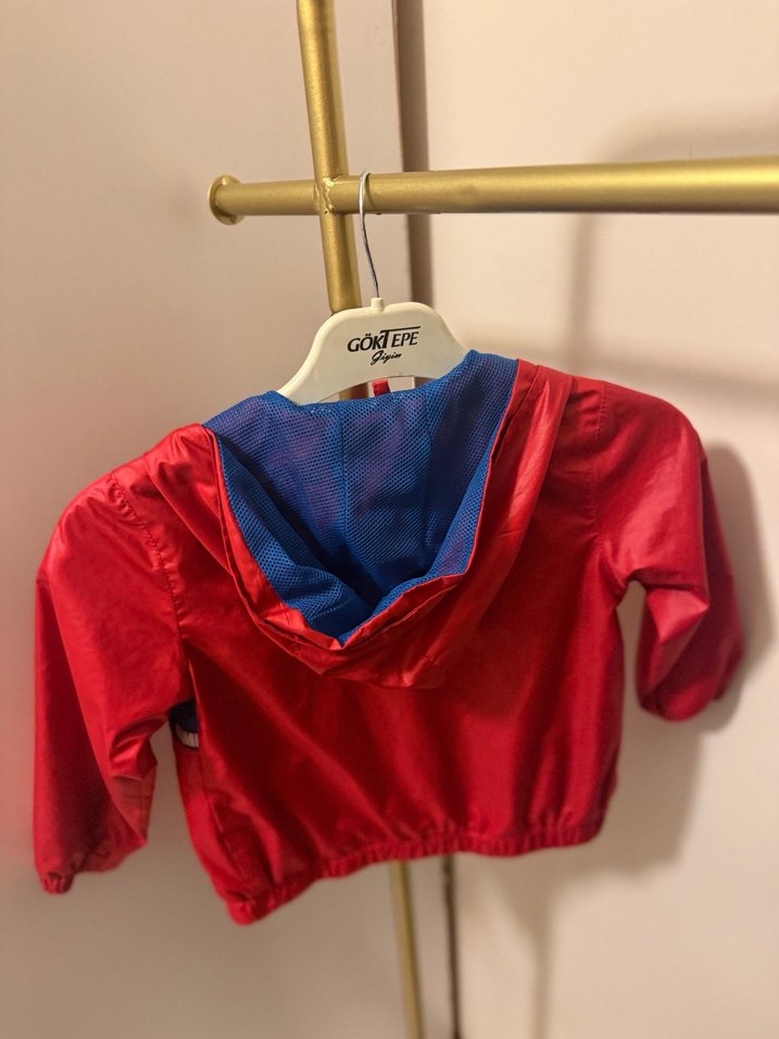 Erkek Çocuk Parlak Kırmızı Streetwear Yağmurluk - Görsel 2