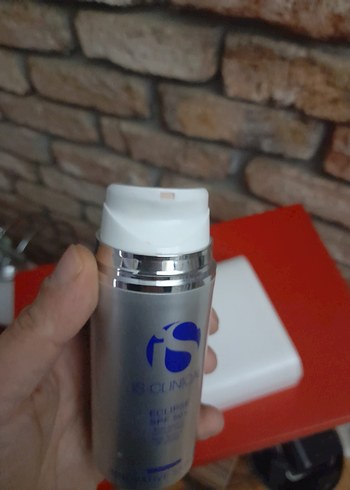 IS Clinical Kadın Güneş Kremi - Görsel 6