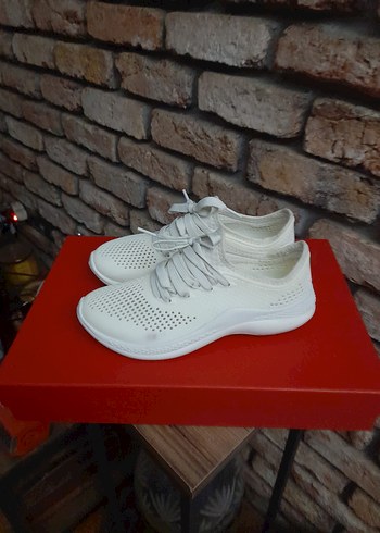 Crocs 38