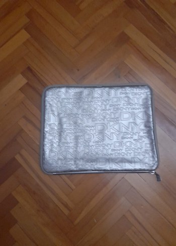 DKNY Fermuarli Kadin Laptop Cantasi