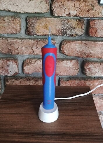 Oral-B şarjlı diş fırçası 