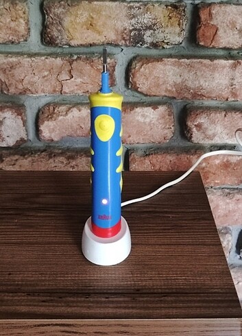 Oral-B şarjlı diş fırçası 