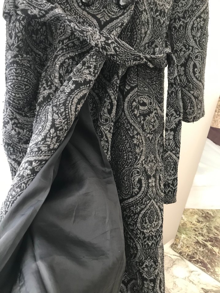 Gri Yılan Desenli Uzun Kadın Kaban - Görsel 4