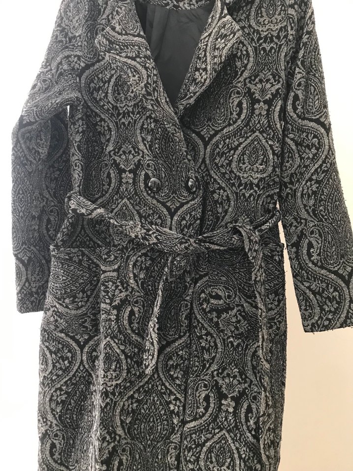 Gri Yılan Desenli Uzun Kadın Kaban - Görsel 2