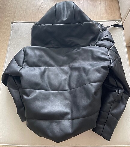 xs Beden siyah Renk Zara Kapüşonlu deri puffer mont