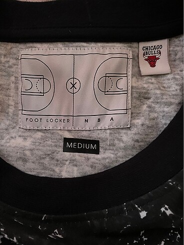 m Beden Foot Locker NBA Chicago Bulls Tshirt - M