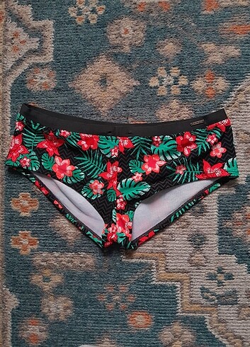 l Beden Protest bikini altı