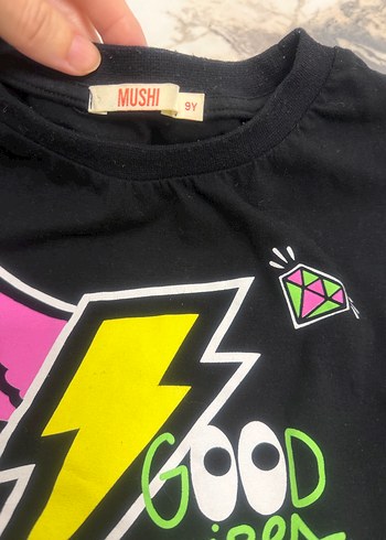 Siyah uzun kollu rengarenk baskılı tişört 9 yaş - Görsel 4