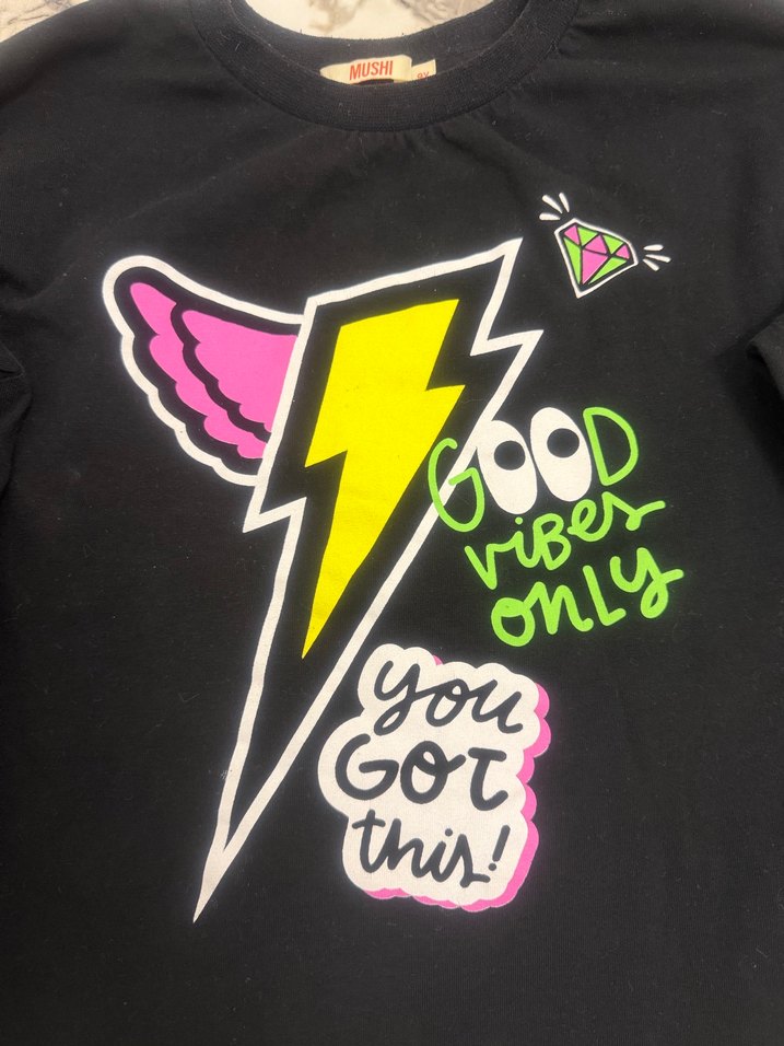 Siyah uzun kollu rengarenk baskılı tişört 9 yaş - Görsel 3