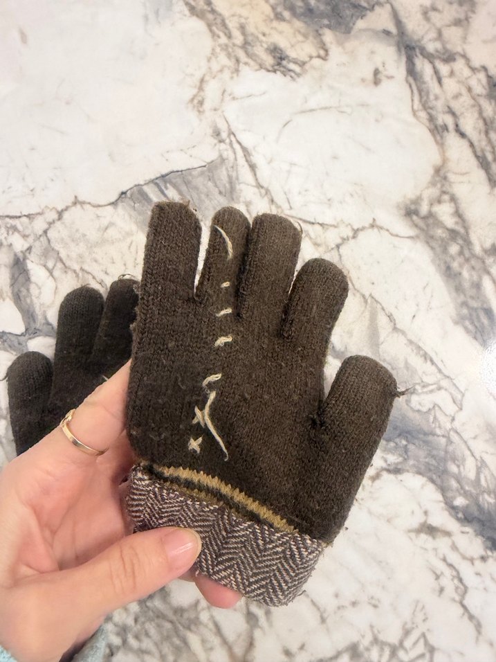 Kahverengi Nakışlı Örgü Erkek Çocuk Eldiveni - Görsel 4
