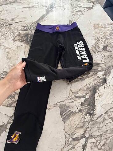 10 Yaş Beden siyah Renk Decathlon Tarmak LOS ANGLES LAKERS sporcu taytı 10 yaş