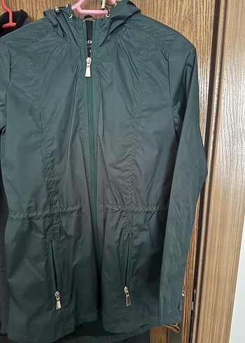 Kadın Yeşil Kapüşonlu Yağmurluk - Görsel 2