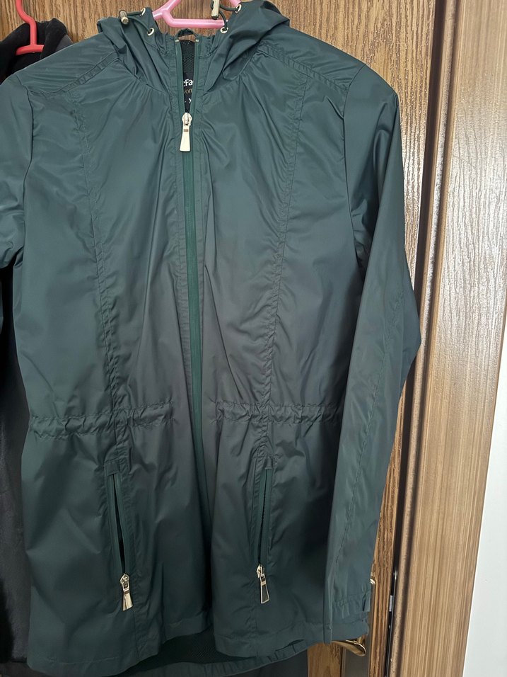 Kadın Yeşil Kapüşonlu Yağmurluk - Görsel 2