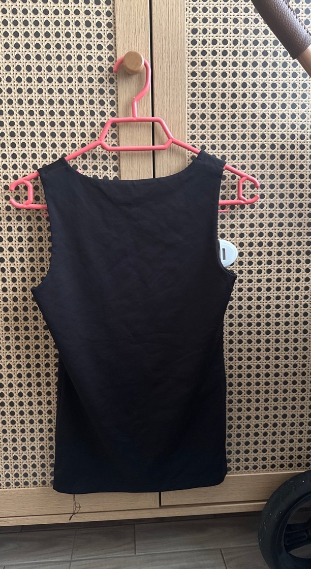 Batik Siyah Kadın Kolsuz Midi Bluz - Görsel 3