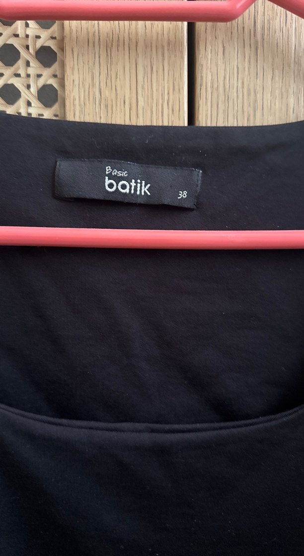 Batik Siyah Kadın Kolsuz Midi Bluz - Görsel 2