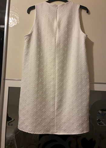 Beyaz Kabartmalı Desenli elbise - Görsel 2