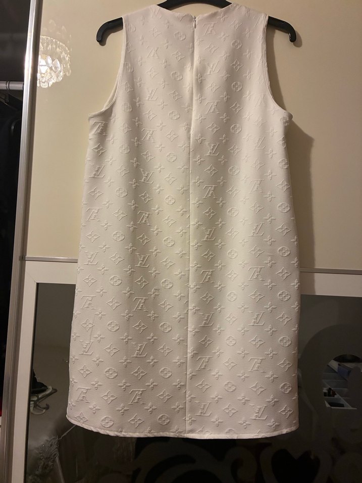 Beyaz Kabartmalı Desenli elbise - Görsel 2