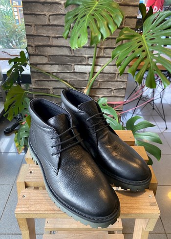 Siyah Erkek Sokak Stili Bot - Görsel 3