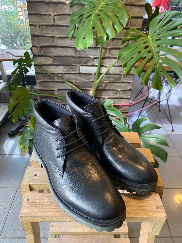 Siyah Erkek Sokak Stili Bot - Görsel 3