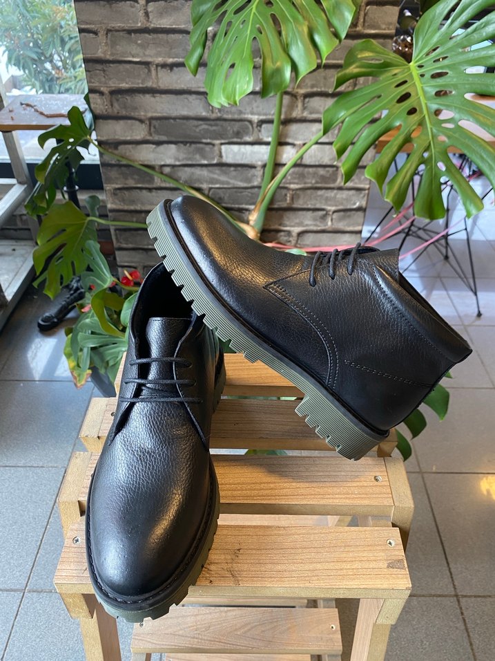 Siyah Erkek Sokak Stili Bot - Görsel 5