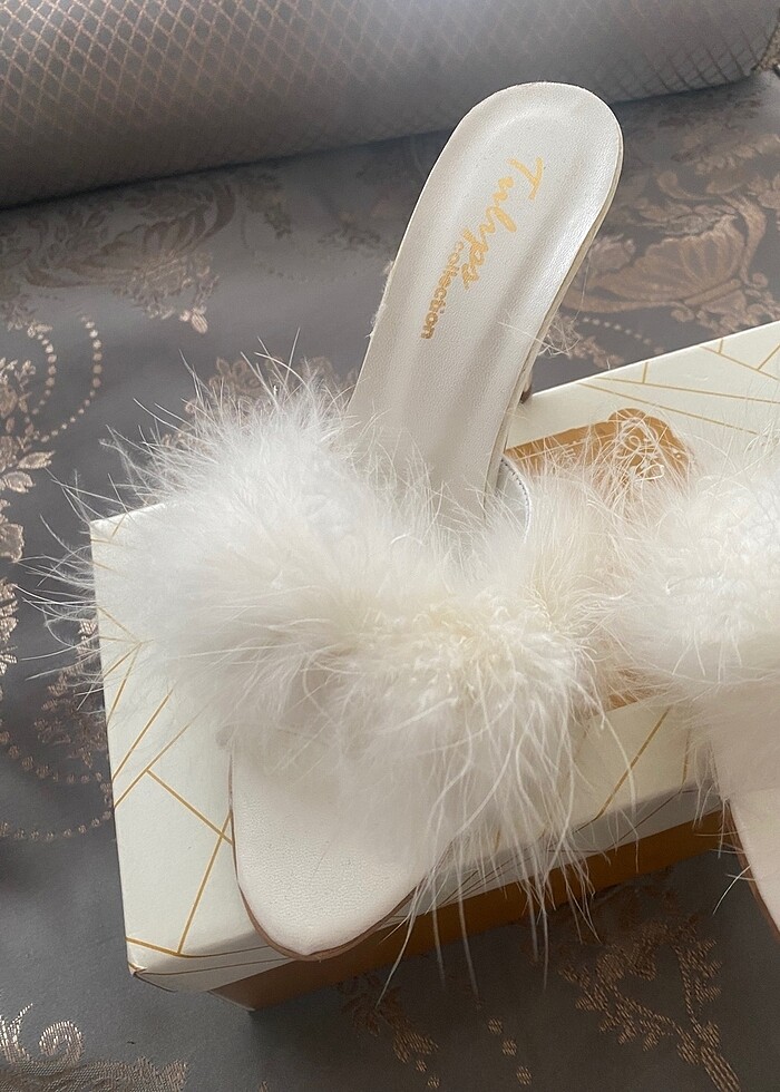 Tüylü Beyaz Topuklu Terlik - Görsel 3