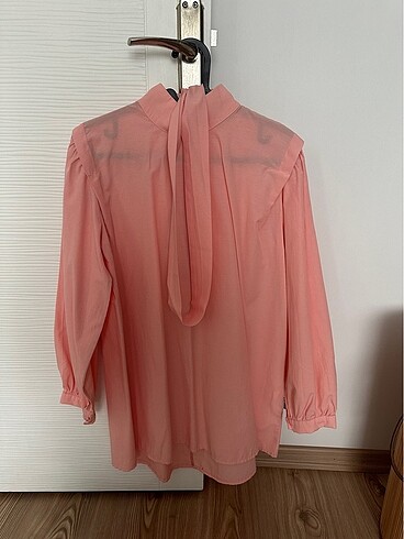 Pembe Seyyar Fularlı Gömlek