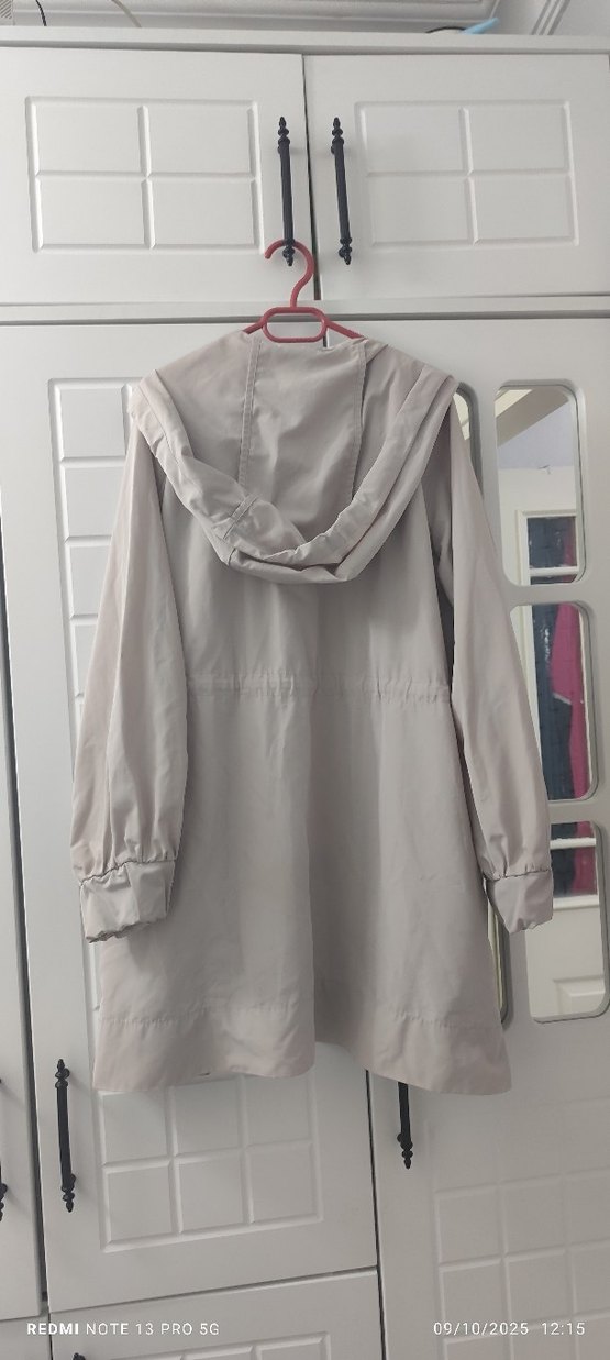 Bej Midi Kadın Yağmurluk Fırfırlı - Görsel 2