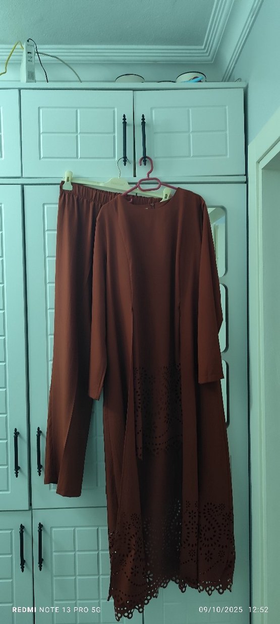 Kadın Kiremit rengi Piliseli Kumaş takım - Görsel 4