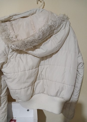 Beyaz Kapüşonlu Kürklü Kadın Kışlık Mont - Görsel 5