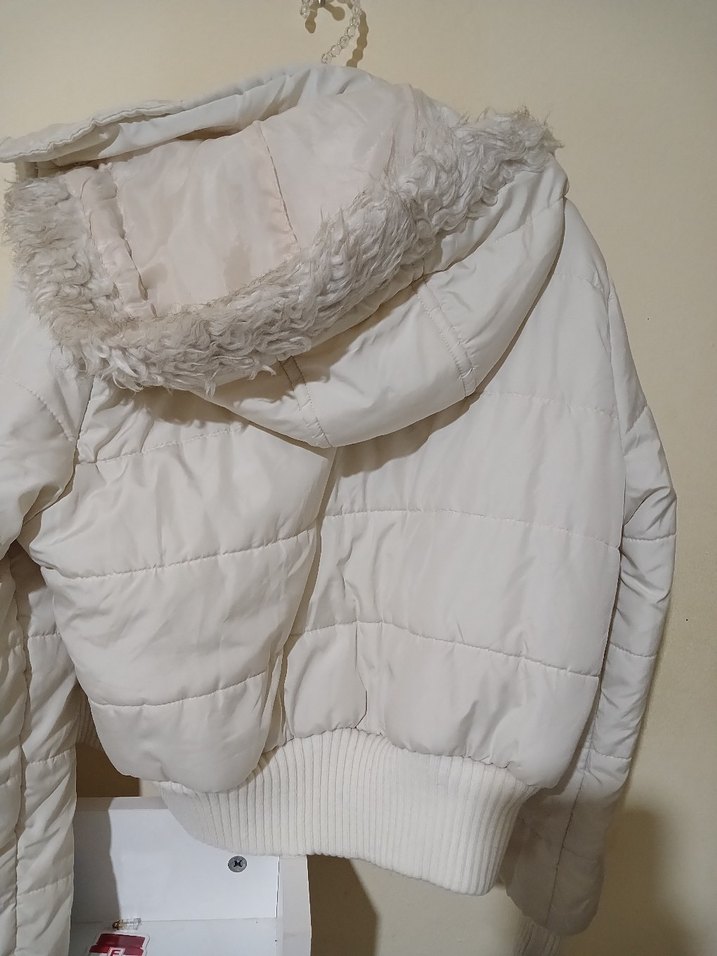 Beyaz Kapüşonlu Kürklü Kadın Kışlık Mont - Görsel 5