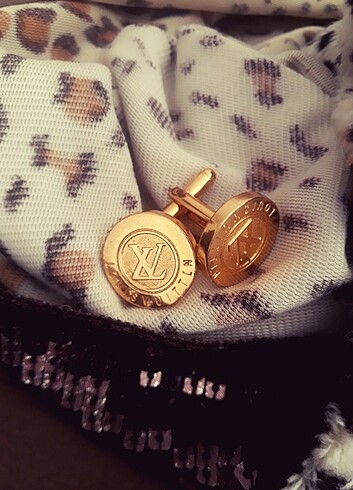 Louis Vuitton Lv kol dugmesi