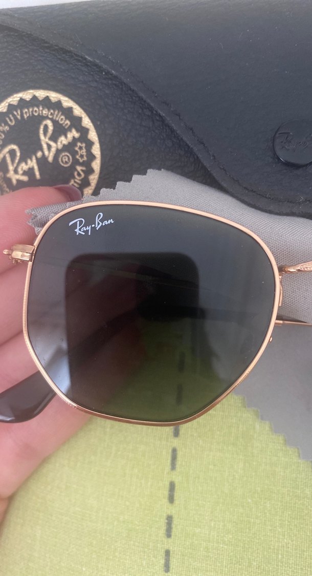 Altıgen Koyu Camlı Altın Renk Ray-Ban Gözlük - Görsel 2