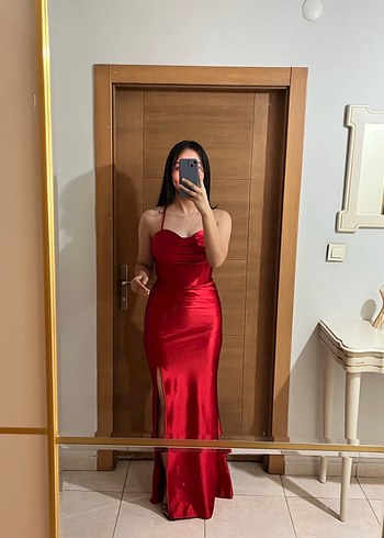 Kırmızı Saten Drapeli Uzun Abiye Elbise - Görsel 3