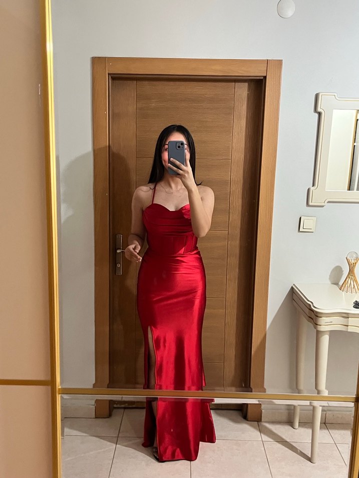 Kırmızı Saten Drapeli Uzun Abiye Elbise - Görsel 3