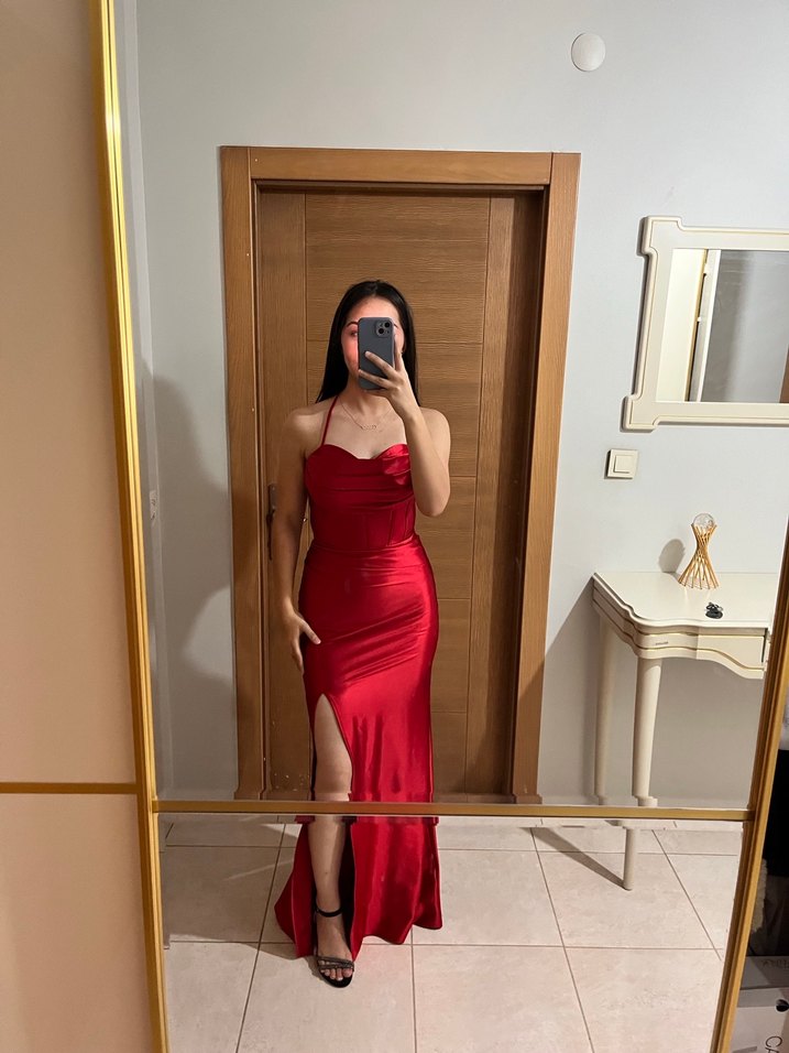 Kırmızı Saten Drapeli Uzun Abiye Elbise - Görsel 2